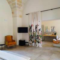 Deluxe Suite with Spa Bath