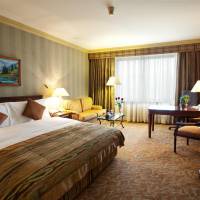 Classic King Room with Lounge Access - Smoking