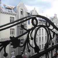 Large One-Bedroom Apartment with Balcony (2 Adults)