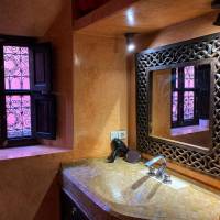 Honeymoon Suite