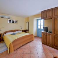 Studio (2 Adults)