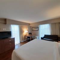 Corner Room, Guest room, 1 King, City view, Corner room