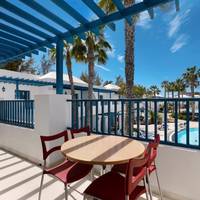 Apartment with Pool View 
