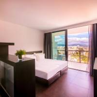 Family Suite with Land View