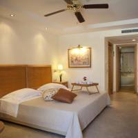 Anatoli Executive Suite with Shared Pool (2-4 adults)