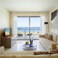 Beachfront Grand Suite Sea View with Private Rooftop Pool