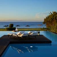 Beachfront Swim Up Sea View Grand Suite
