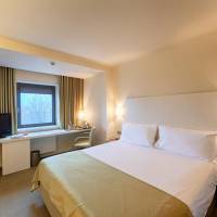 Deluxe 1 King Bed Room with Spa Access Included