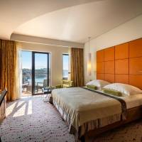  Premium Accessible Room