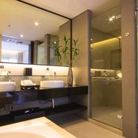Suite - Pool Wing - King Bed