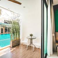 Deluxe Double Room with Pool Access