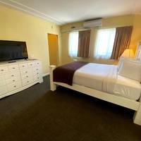 Deluxe King & Queen Suite