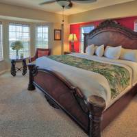 Standard One-Bedroom Suite with Partial Ocean View