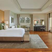 Ritz-Carlton Suite, Club lounge access, 1 King, Oceanfront