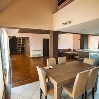 Deluxe Apartment Free Parking