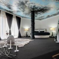 Luxury One-Bedroom Apartment