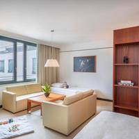 Family Room (2 Adults + 2 Children)