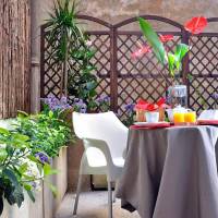 Superior Double Room with Terrace and Courtyard View