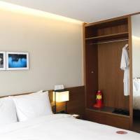 1 Queen Bed Mobility Accessible Room