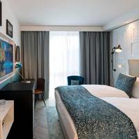 Premium Queen Room with Courtyard View