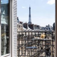 Junior Suite with Balcony - Eiffel Tower View