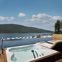 Exclusive Swim-Up Room