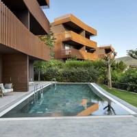 Swim-Up Deluxe Family Suite
