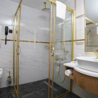 Queen Room with Pool View