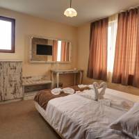 Deluxe One-Bedroom Apartment