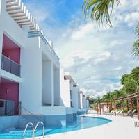 Family Club Room with Pool Access