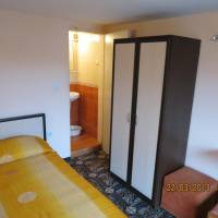 Family Studio (2 Adults + 2 Children)