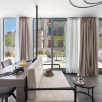 Queen Suite with Spa Bath