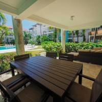 Swim-Up Luxury Beach House two bedroom
