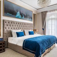 Deluxe King Room with City View