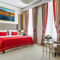 Deluxe Double Room with Atrium View