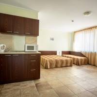 Family Studio (2 Adults + 2 Children)