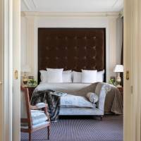 One-Bedroom Master Suite Red Level (3 Adults)