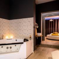 King Room with Spa Bath