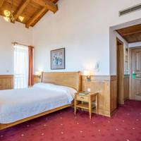 Two Connecting Double Rooms (3 Adults) 