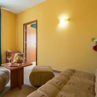 Family Suite (2 Adults + 2 Children)