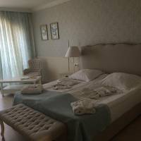 Double or Twin Room (2 Adults + 1 Child)