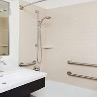 One-Bedroom Queen Suite with Bathtub - Mobility Accessible