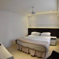 Deluxe Double Room (2 Adults + 1 Child)