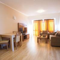 One-Bedroom Suite (2 Adults + 2 Children)