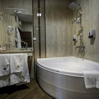 King Room with Spa Bath