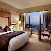 Superior King Room with City View