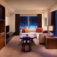 Grand Deluxe Fountain View Suite King