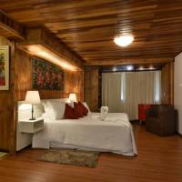Luxury Suite with Hot Tub
