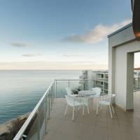 Deluxe Two-Bedroom Apartment with Sea View