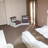 Family Room (2 Adults + 2 Children)